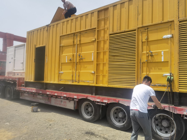 三山除了负载情况和发动机维护，还有哪些因素会影响 200kw 柴油发电机的油耗？