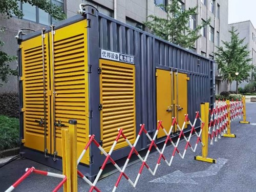 三山如何使用转速表检查发动机的转速？